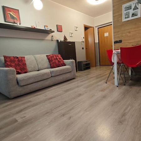 Appartamento Aleph With Private Parking, Next Train Station Como Exteriör bild