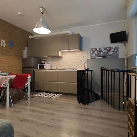 Appartamento Aleph With Private Parking, Next Train Station Como Exteriör bild