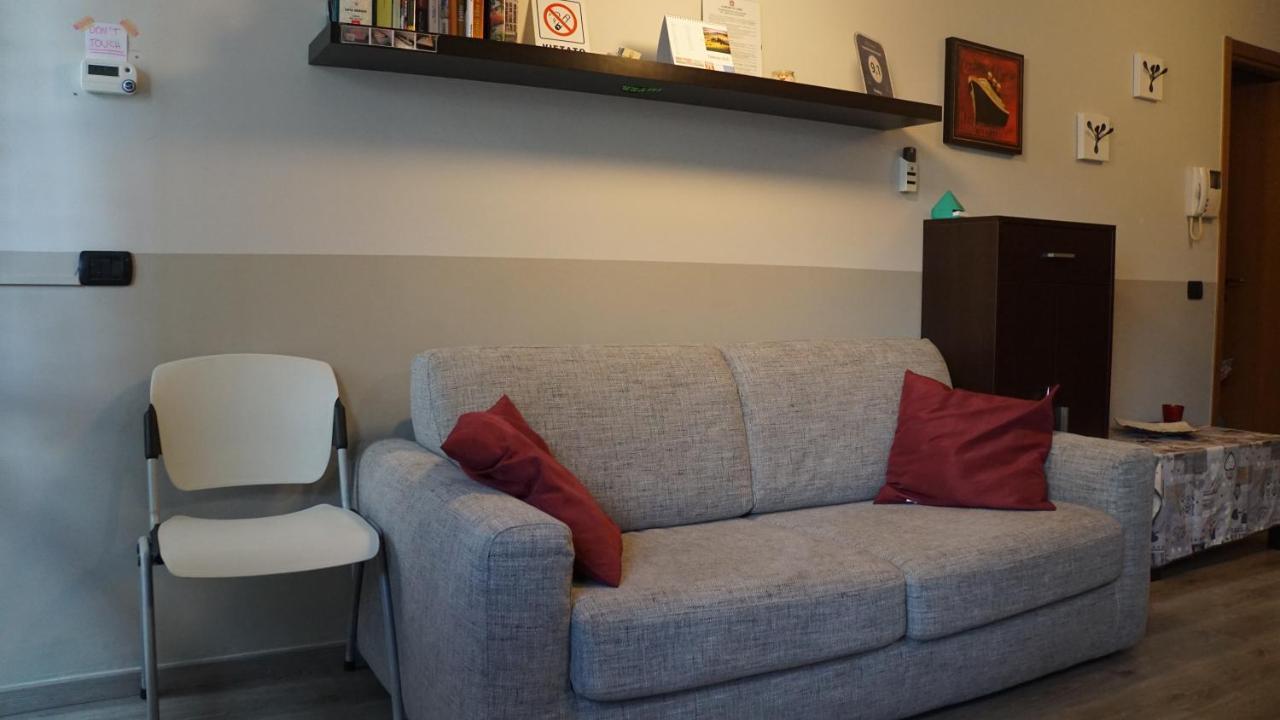Appartamento Aleph With Private Parking, Next Train Station Como Exteriör bild