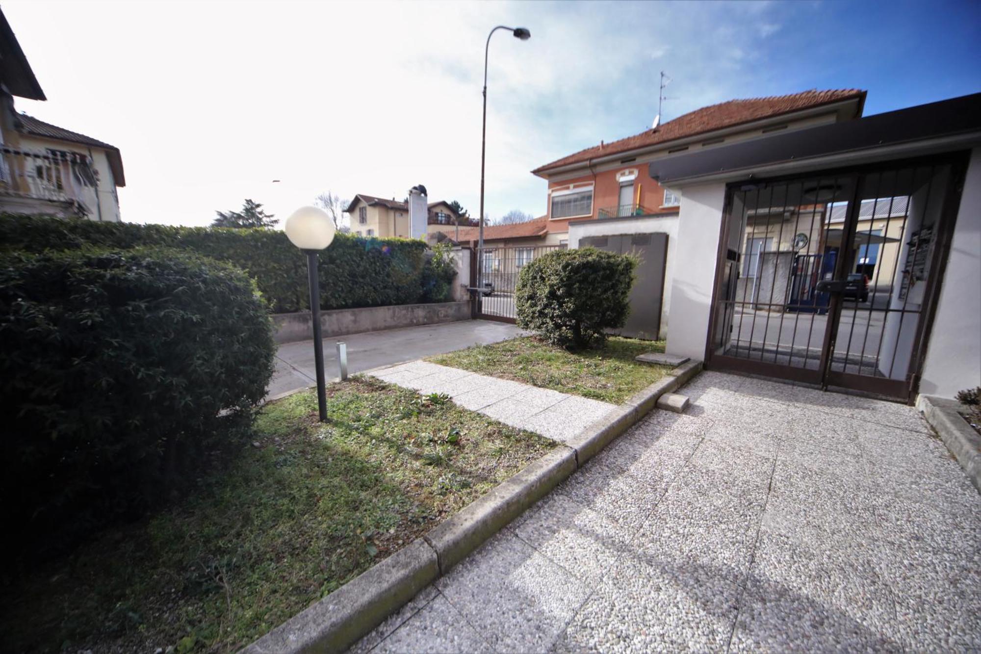 Appartamento Aleph With Private Parking, Next Train Station Como Exteriör bild