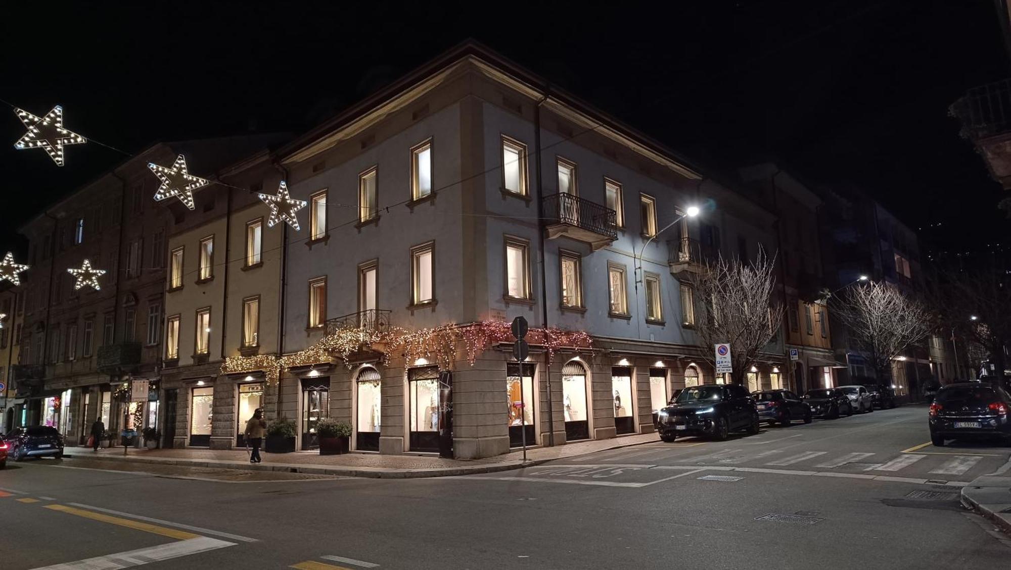 Appartamento Aleph With Private Parking, Next Train Station Como Exteriör bild