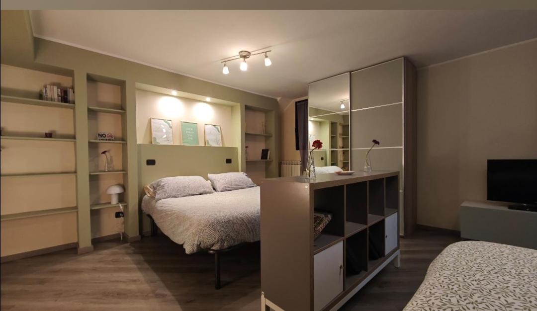 Appartamento Aleph With Private Parking, Next Train Station Como Exteriör bild
