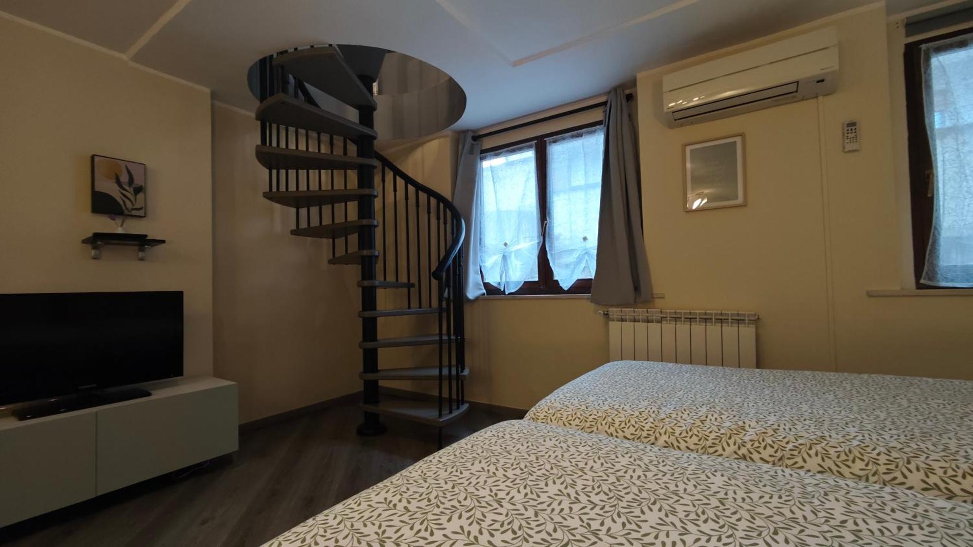 Appartamento Aleph With Private Parking, Next Train Station Como Exteriör bild