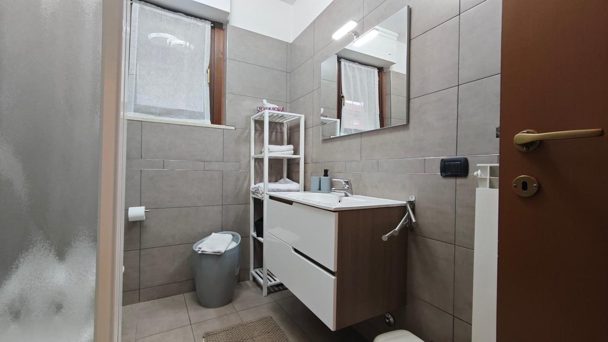 Appartamento Aleph With Private Parking, Next Train Station Como Exteriör bild