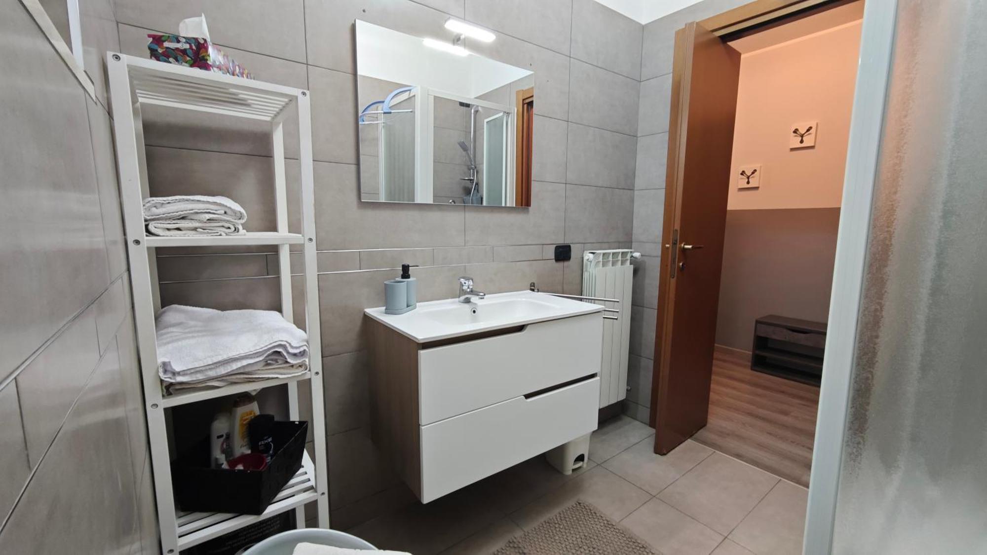 Appartamento Aleph With Private Parking, Next Train Station Como Exteriör bild