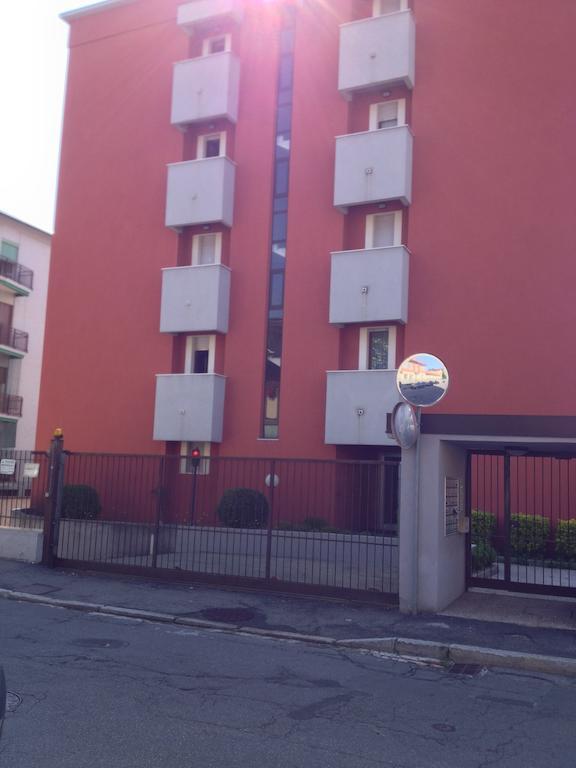 Appartamento Aleph With Private Parking, Next Train Station Como Exteriör bild
